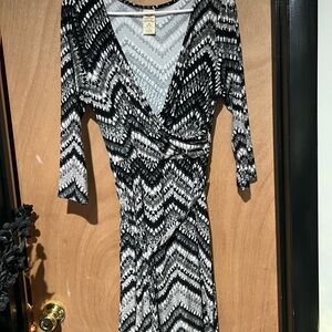 Faded Glory Monochrome Zigzag Long Sleeve Dress
